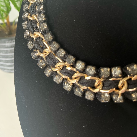 Black and gold necklace - Picture 2 of 3
